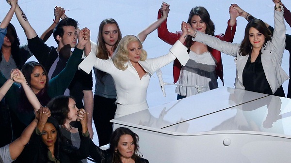 Lady Gaga a fait pleurer aux Oscars, avec sa chanson qui dénonce le viol VIDEO
